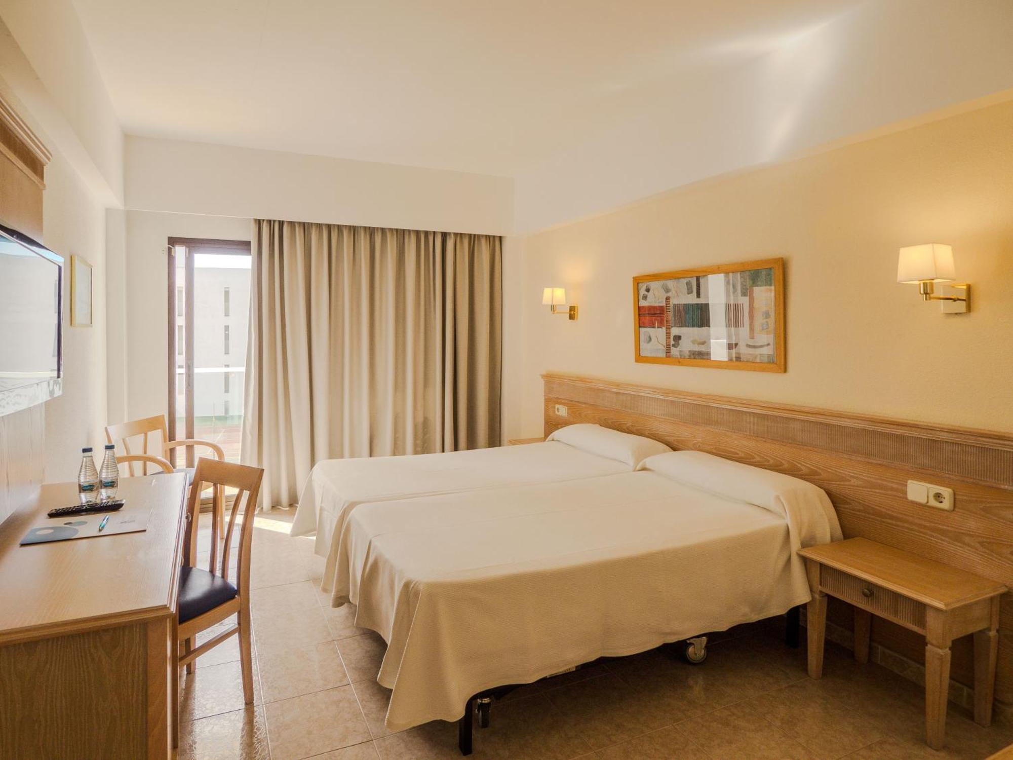 Hotel Santa Maria Playa Кала-Мільор Екстер'єр фото