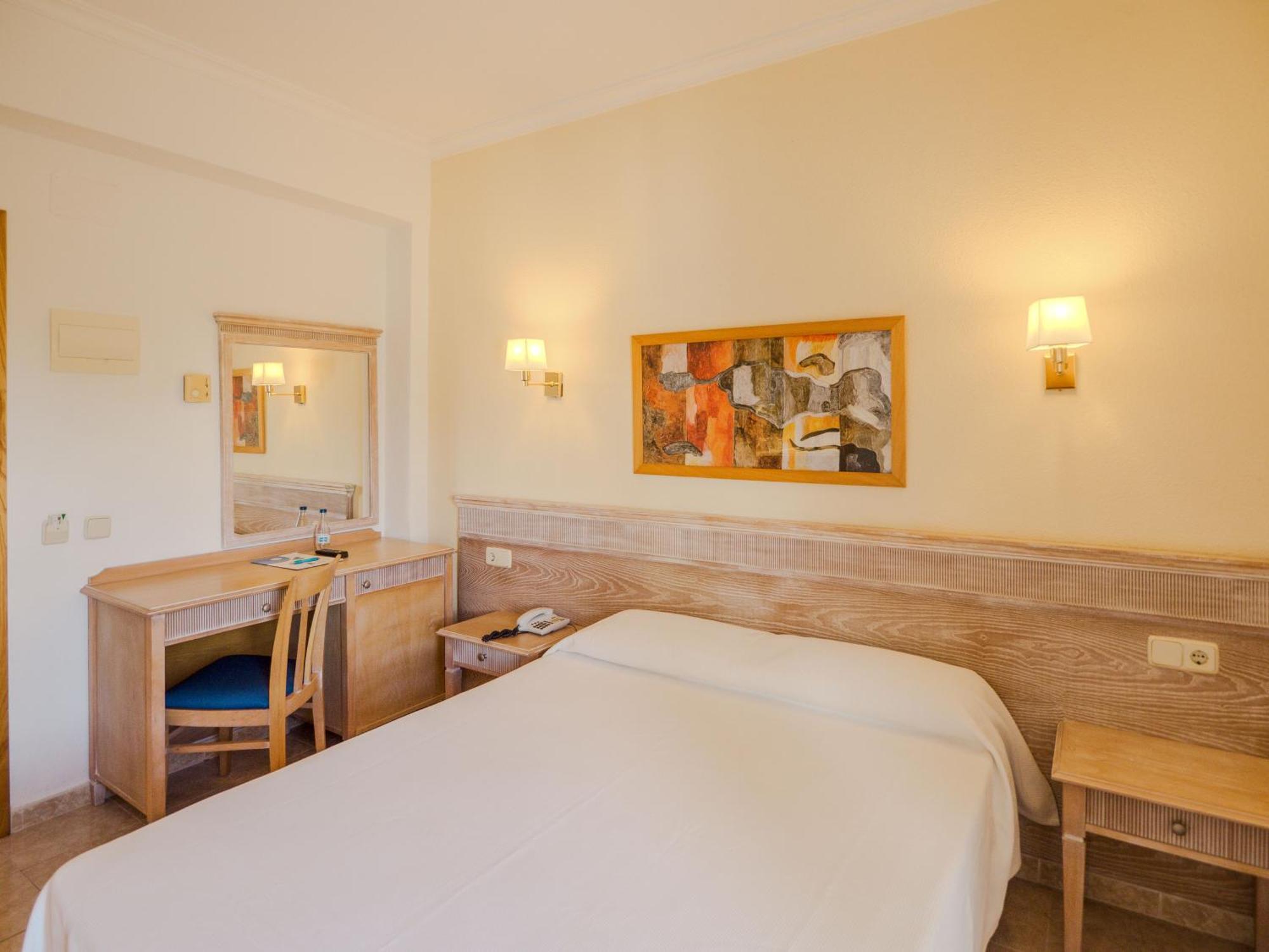 Hotel Santa Maria Playa Кала-Мільор Екстер'єр фото